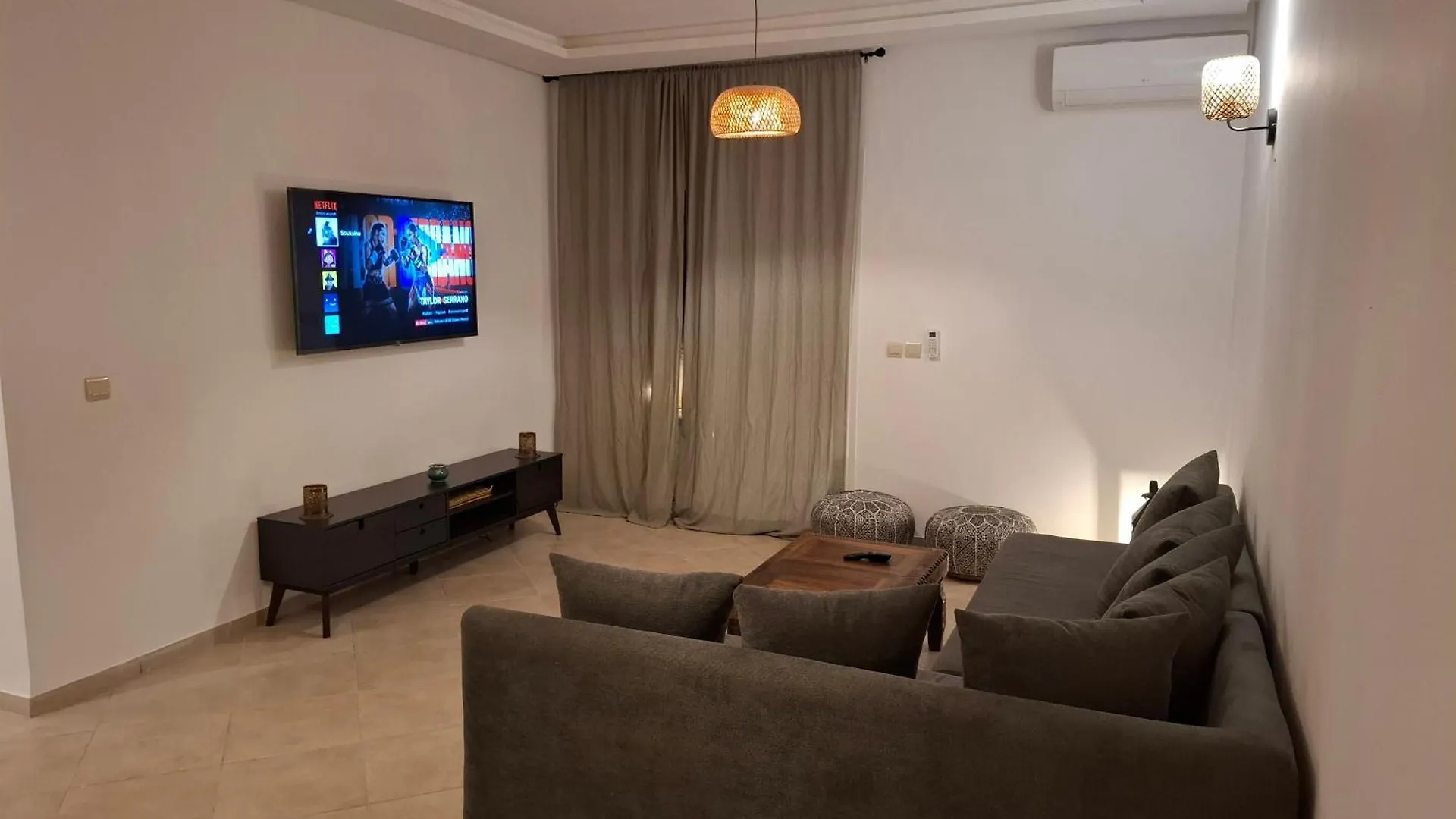 Imi Ouaddar Appartement Avec Piscine A Residence Tafoult Agadir